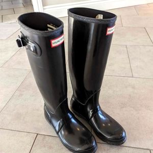 Hunter Gloss Tall Black size 8 shoes